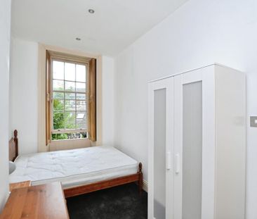 3 bedroom flat to rent - Photo 3