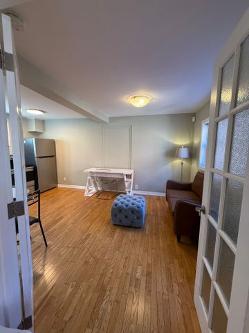 484 Gladstone - Photo 2