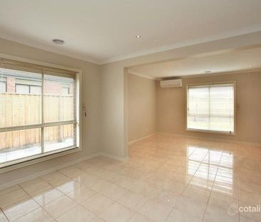 Spacious Family Home in Brookfield - Photo 1