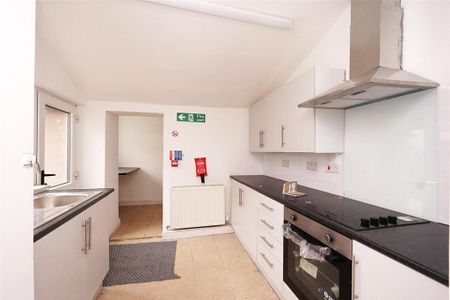 4 bedroom terraced house to rent - Photo 5