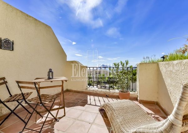 Bungalow with sea views located in the prestigious area of ​​Altea Hills, Altea.