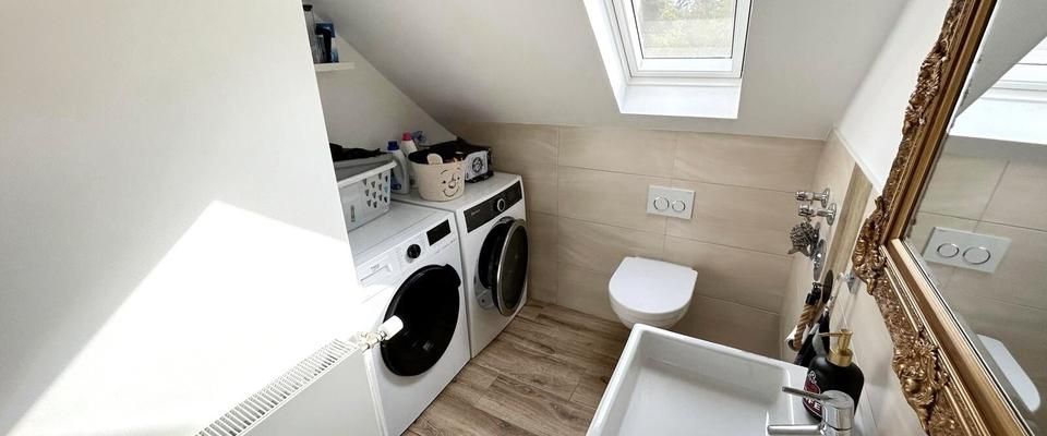 Stilvolle 2-Zimmer-Dachgeschosswohnung in ruhiger Lage - Photo 1