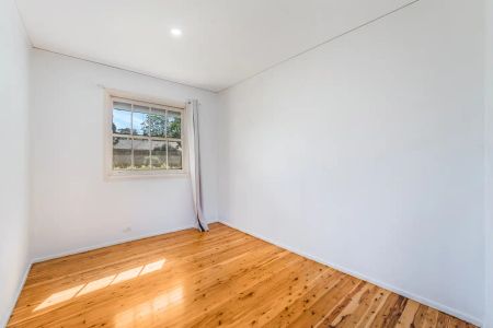 “Neat & Tidy 3-Bedroom Home with Inground Swimming Pool” - Photo 4