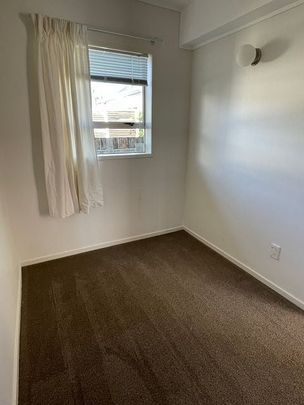 Tidy & Convenient 2BR Unit in Mt. Eden! - Photo 1