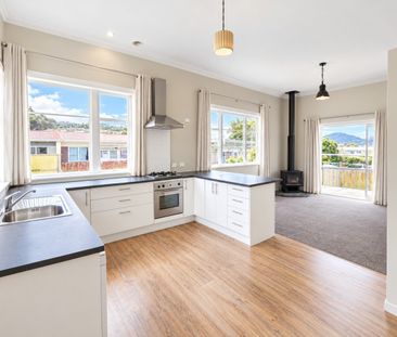 Spacious 3-Bedroom Home – Close to the Hospital and Shops - Photo 2