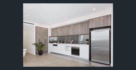 MODERN APARTMENT CLOSE TO ALL AMENITIES - Photo 3