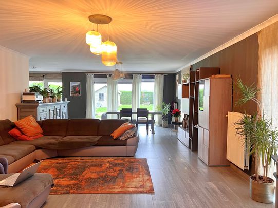 Woning met 3 slaapkamers, tuin en garage. - Photo 1