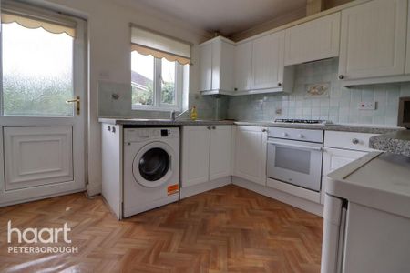 3 bedroom detached bungalow to rent - Photo 4