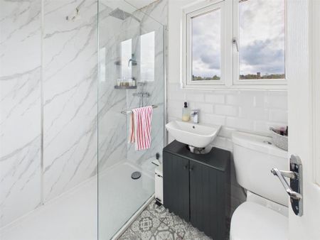 4 bedroom semi-detached house to rent - Photo 5