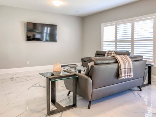 For Lease - 652 Park Road, Innisfil, Ontario - Photo 1