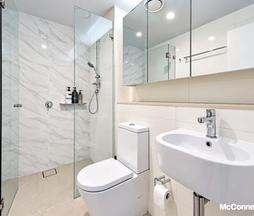 Sunlit & Modern Apartment with Sweeping Views - Photo 5