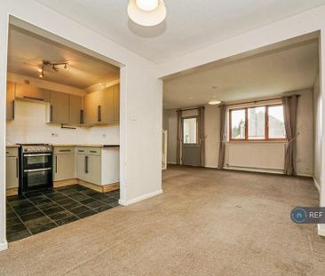 3 bedroom semi-detached house to rent - Photo 4