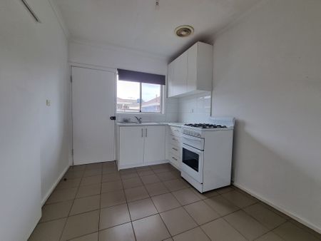 2 Bedroom Unit - Walk to Central Clayton - Photo 3