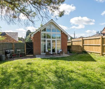 2 Bedroom Bungalow - Main Road, Otterbourne - Photo 6