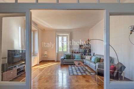 Splendid renovated apartment in a historic building - Photo 4