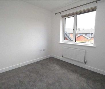 Edwards Grove, Bordon, Hampshire, GU35 - Photo 2