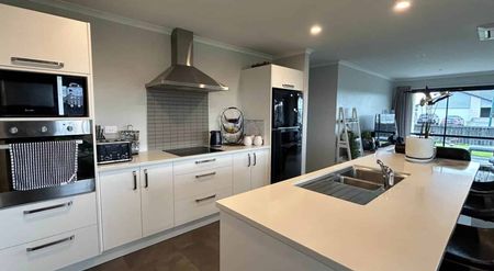 Charming 4-Bedroom Family Home in Sunny Papamoa - Photo 4