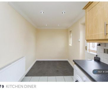 2 bedroom semi-detached house to rent - Photo 5