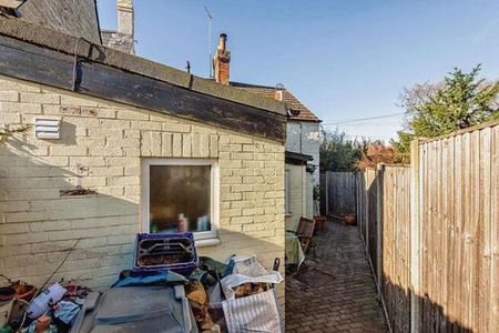 2 bedroom semi-detached house to rent - Photo 3