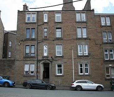 VERY WELL PRESENTED 2 BED FLAT – ABBOTSFORD STREET , DUNDEE - Photo 2