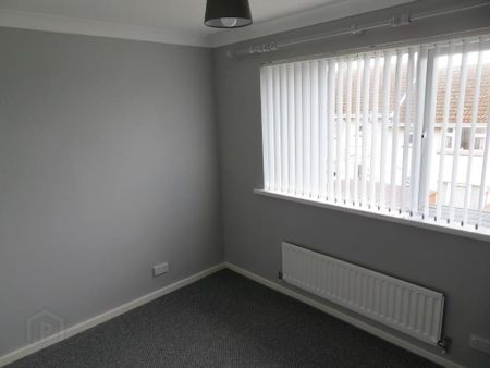 27 Churchill Place, Waringstown, BT66 7QS - Photo 2