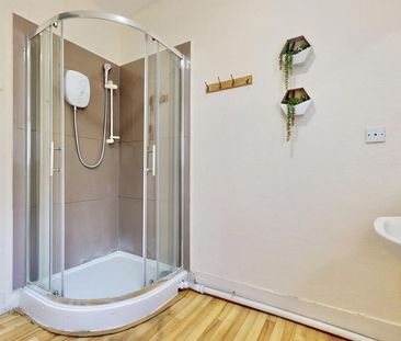 1 bedroom in a flat share to rent - Photo 6