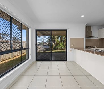 Spacious Family Home on a Corner Block! - Photo 4