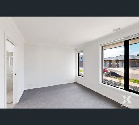 31 Cyad Way, Manor Lakes, Vic 3024 - Photo 3