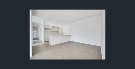 NEAR NEW - AMAZING LOCATION 3 BEDROOM DUPLEX - Photo 5