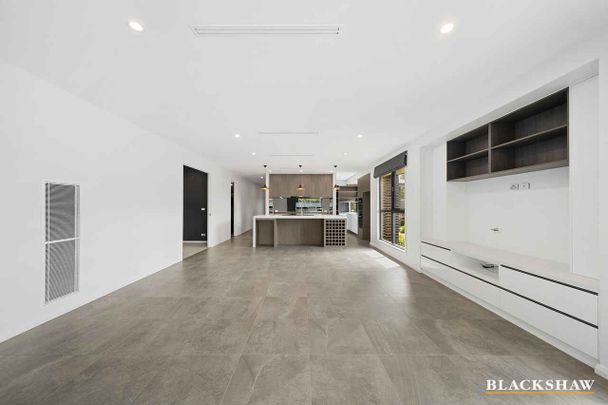 Executive Family Luxury in the Heart of Googong - Photo 1