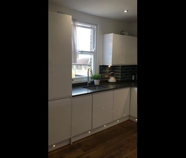 3 Bed Flat, Rushcroft Rd, SW2 - Photo 4