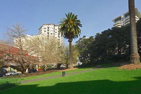 Retro in The Brooklyn - Photo 2