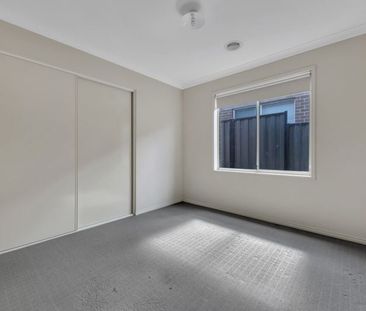 Your Dream Home Awaits in Roxburgh Park! - Photo 5