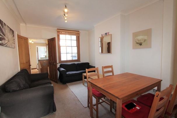 4 bedroom flat to rent - Photo 1