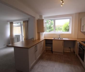 St Georges Close, Highcliffe, BH23 - Photo 6