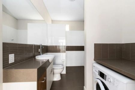 Stylish Seaside Living: Contemporary 2-Bedroom Apartment!!! - Photo 2