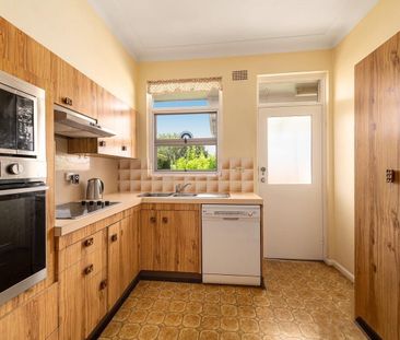 SPACIOUS HOME IN A SOUGHT AFTER LOCATION - Photo 5