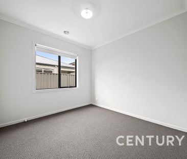 Modern Family Home with Two Lounge Rooms - Photo 2