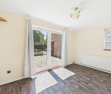 4 bedroom House in Easby Way, Reading - Photo 2