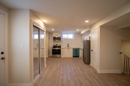 ALL INCLUSIVE 1 BEDROOM LOWER UNIT FOR RENT IN WELLAND! - Photo 3