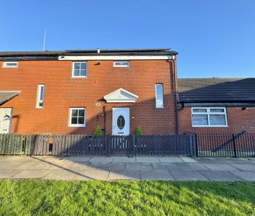 3 bedroom mews to rent - Photo 1