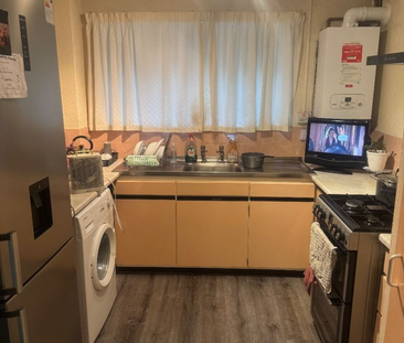 1 bedroom in a house share to rent - Photo 4