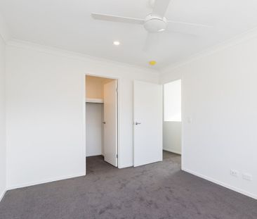 NEAR NEW LUXURY 3 BEDROOM TOWNHOUSE WITH DUCTED AIR CONDITIONING - Photo 1