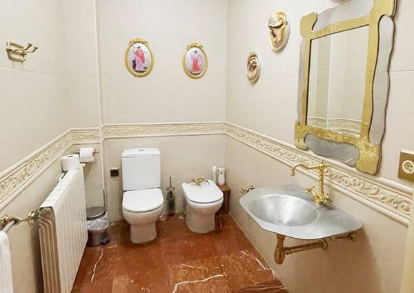 LONG TERM RENTAL. Spacious villa with 6 bedrooms for rent.