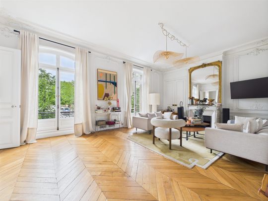 LOCATION APPARTEMENT MEUBLE 147M PARIS 15 - Photo 1