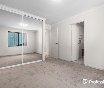 Modern Rear Villa with Convenient Living! - Photo 6