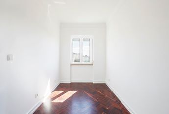 Apartamento T3 para arrendamento sem móveis na Av. Roma em Lisboa
