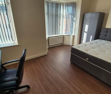 4 bedroom terraced house to rent - Photo 3