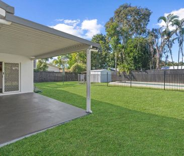 Freshly Painted - Full AC - 13KW Solar - Pool - Near Mt Sheridan Plaza - Photo 6