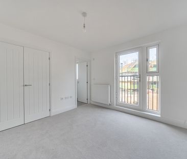 3 bedroom semi-detached house to rent - Photo 3